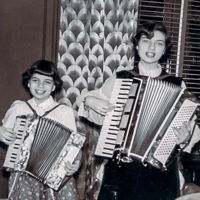 Sharline Sandi 1252 Accordians